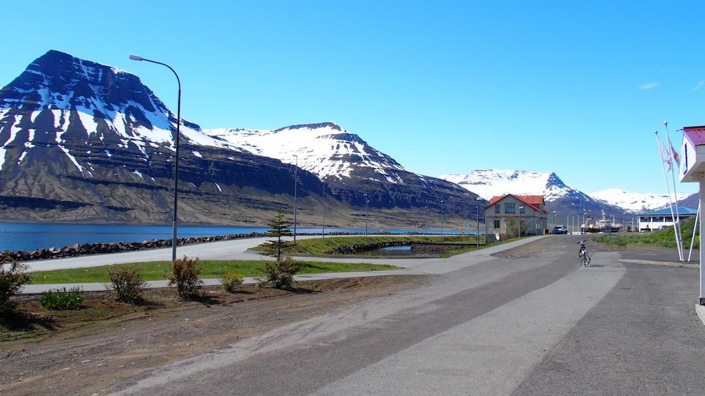 Hja Marlin Guesthouse Reydarfjordur Exterior photo