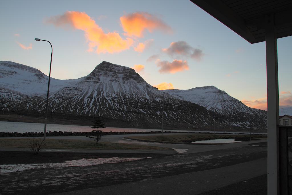 Hja Marlin Guesthouse Reydarfjordur Exterior photo
