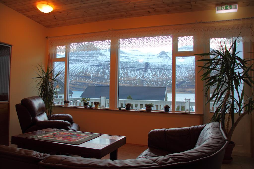 Hja Marlin Guesthouse Reydarfjordur Exterior photo