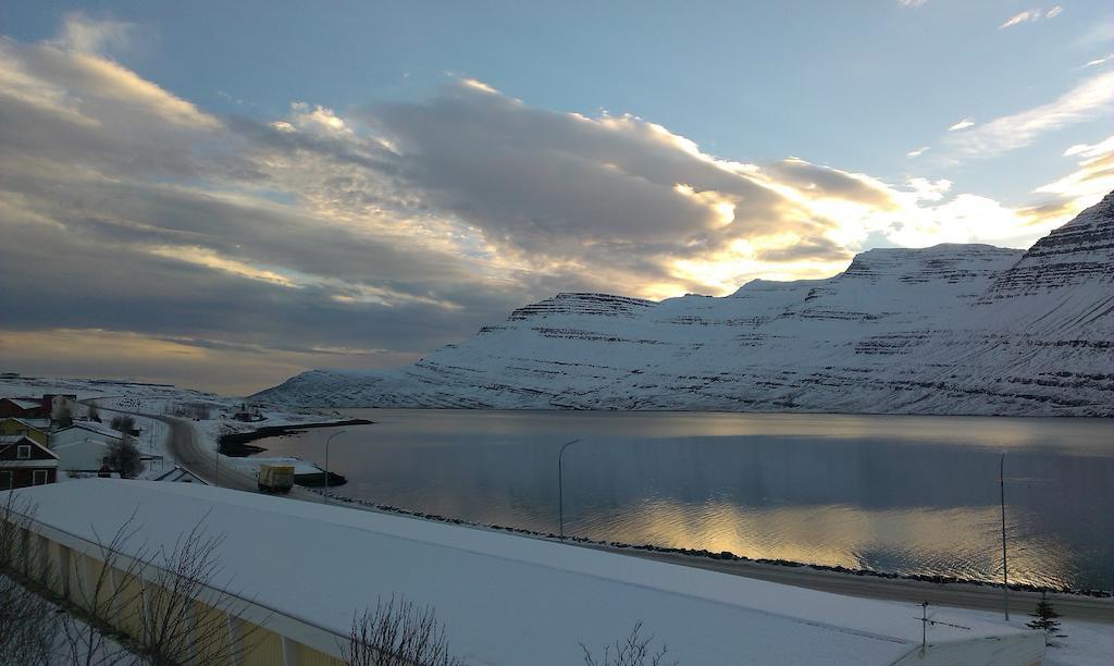 Hja Marlin Guesthouse Reydarfjordur Exterior photo